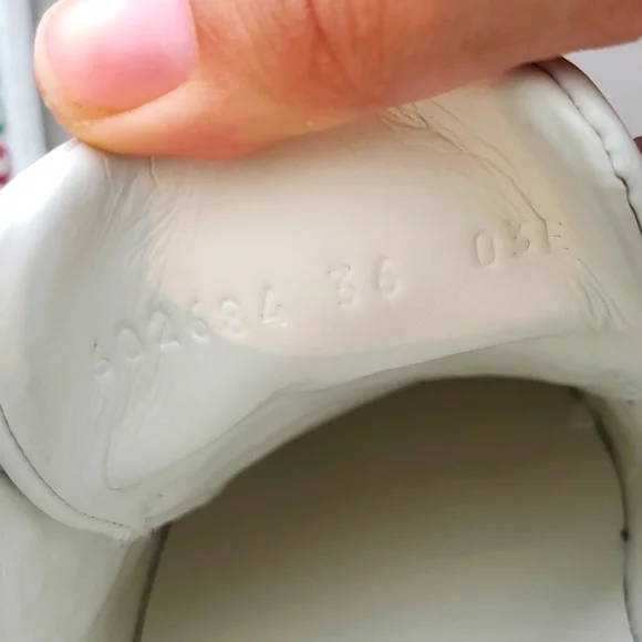 100% Authentic Gucci Kids Tennis Sneakers - Picture 3 of 7